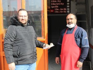 Hesabına yanlışlıkla yatan 19 bin lirayı sahibine teslim etti