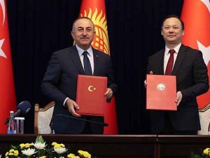 Bakan Çavuşoğlu, Kırgızistanlı mevkidaşı Kazakbayev ile görüştü
