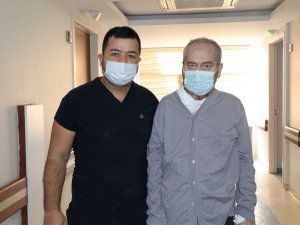 Bacak kemiğinden çene yapıldı kansere veda etti