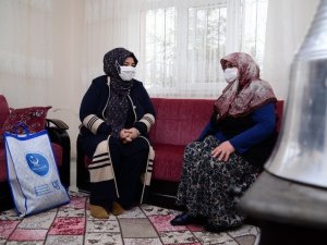 Kahramankazanlı dedelere ve ninelere kandil simidi ikramı