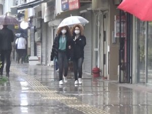 İzmir güne yağışla başladı