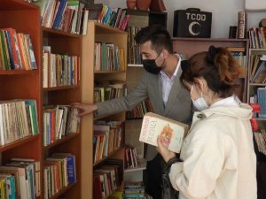 Bu dükkana gelenler adeta geçmişte yolculuğa çıkıyor