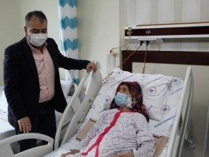 Karnından taşan dev tümör başarılı operasyonla alındı