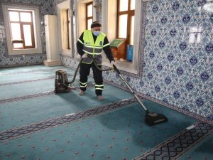Eyüpsultan’da camilerin bakım ve temizliği sürüyor