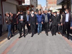 AK Parti Batman İl Başkanı Gür esnaf ziyaretine devam ediyor