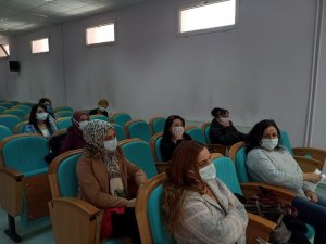 Doğumla ilgili sağlık çalışanlarına anne sütü ve emzirme eğitimi