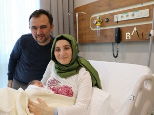 2 sezaryenin ardından normal doğum yaptı