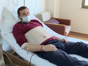 Karnındaki şişlik şikayeti ile hastaneye geldi, 21 kiloluk tümörü görünce şaşkınlık yaşadı