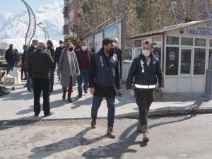 Hakkari’de kontrolü normalleşme denetimleri sürüyor