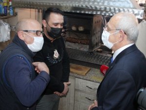 Kılıçdaroğlu kokuya dayanamadı kokoreç yedi