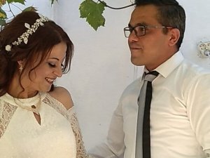 Evlendiği gün kanser olduğunu öğrenen kadın hayatını kaybetti