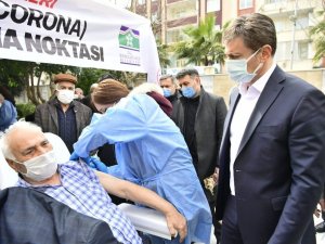 Bahçelievler’de 65 yaş ve üstü vatandaşlara camilerde aşılama başladı