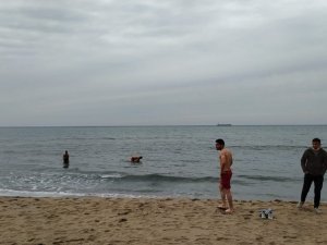 Mart ortasında denize girdiler