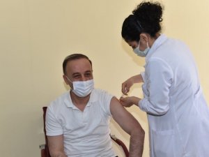 Şanlıurfa Valisi Erin ikinci doz aşıyı da yaptırdı