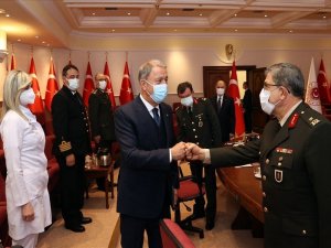 Bakan Akar sağlık çalışanlarının 14 Mart Tıp Bayramı’nı kutladı