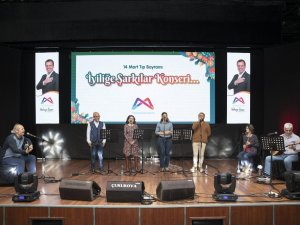 Mersin’de sağlıkçılar ’İyiliğe Şarkılar Konseri’nde sahne aldı