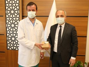 Başkan Üçok: "Sağlıkçılarımız bir gün değil her gün övgüyü hak ediyor"