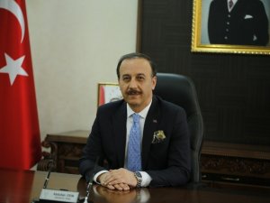 Vali Erin sağlık çalışanlarını tebrik etti