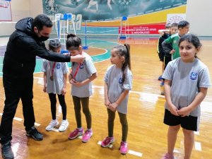 Manisa’da Tıp Bayramı Badminton Turnuvası tamamlandı