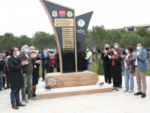 ’Sağlık Çalışanlarına Saygı Anıtı’ 14 Mart Tıp Bayramı’nda törenle açıldı