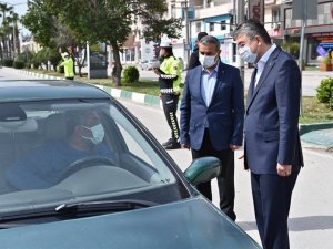 Vali Erdinç Yılmaz’ın korona virüsle mücadelesi takdir topluyor