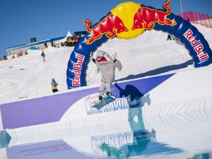 Ünlü isimlerin ‘kar havuzu’na hazırlık görüntüleri yayında