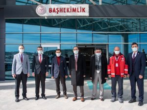 Rektör Beydemir, sağlık çalışanlarını ziyaret etti