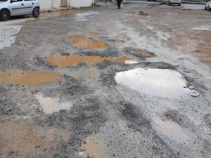 Kılıçdaroğlu’nun geçeceği yol asfaltlandı, arka sokak çukurlu kaldı
