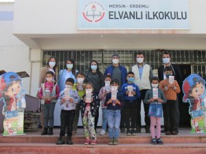 Eczacılardan öğrencilere maske ve dezenfektan desteği