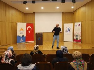 Yazar Nurhan Cihan, kadınlarla bir araya geldi