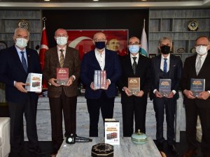 Manisa’nın geçmişine ışık tutacak kitap serisi tanıtıldı
