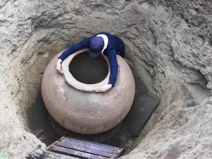 Bir insan boyundaki dev küp heyecanlandırdı