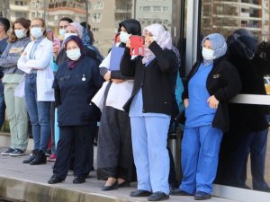 Sağlık çalışanları ve hastalara büyükşehirden moral