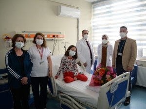 Dünya Böbrek Günü’nde nakil oldu, doğum günü sürprizi ile taburcu edildi