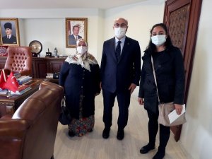 İzmir’de selden zarar gören vatandaşlara nakdi yardım dağıtılmaya başlandı