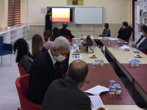 Üniversiteye hazırlık yapan öğrenciler için toplantı yapıldı