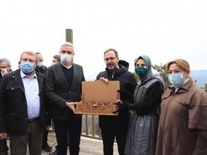 Başkan Biçer’den Bakan Kasapoğlu’na Simav kestanesi ikramı