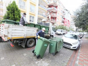 Efeler’de çöp kovaları yenileniyor