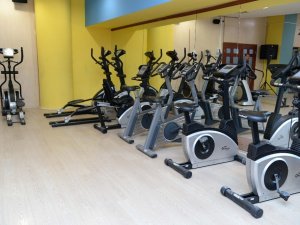 Pursaklar’da spor salonları ve yüzme havuzu yeniden hizmete açıldı