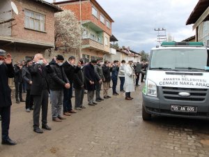 Tedavi için bebeği sezaryenle alınan korona hastası anne kurtarılamadı