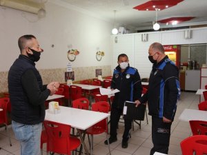 Erdemli zabıtası, iş yerlerinde korona virüs denetimi yaptı