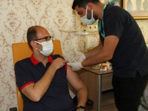 Bismil Kaymakamı Türkmen ikinci doz korona virüs aşısı oldu
