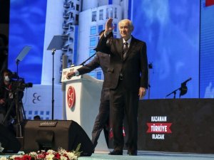 Devlet Bahçeli tek aday olarak girdiği 13. Olağan Büyük Kurultayda bin 277 oy alarak yeniden genel başkan seçildi.