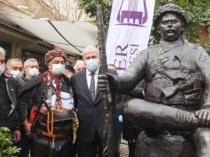 Başkan Atay’dan anlamlı heykel açılışı