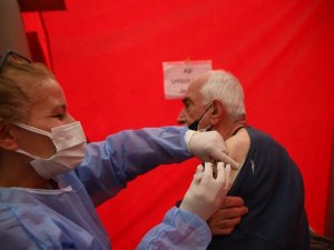 Elazığ’da vatandaşa aşı kolaylığı, meydana çadır kuruldu