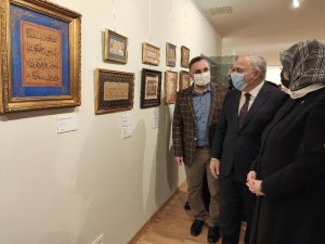 Hattat Abdurrahman Kılıç’ın ‘Asar’ isimli sergisi Fatih’te açıldı