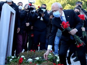 CHP Genel Başkanı Kılıçdaroğlu’ndan, Çanakkale Zaferi etkinlikleri kapsamında Şehitlik Abidesine ziyaret