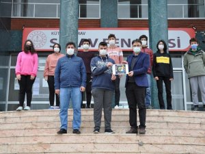 Simav Fen Lisesi’nin logo başarısı