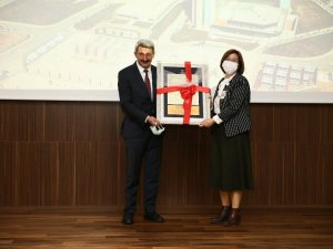 Ankara Şehir Hastanesi başarılı uygulamaları vesilesiyle 2 plaketle ödüllendirildi