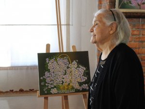 91 yaşındaki Vedia Lokman ilk resim sergisini açtı